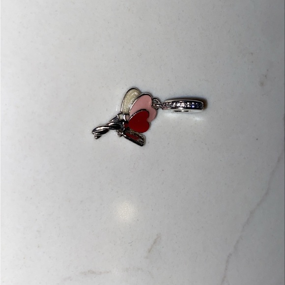 Hi there I’m selling a pandora bracelet that was given to me by an ex lol - Picture 4 of 5